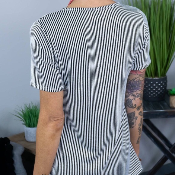 Black Distant Memory Top - Picture 2 of 2